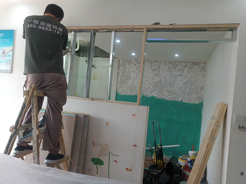 附近玻璃門維修找不到工人怎么辦？自己動(dòng)手維修玻璃門怎么做